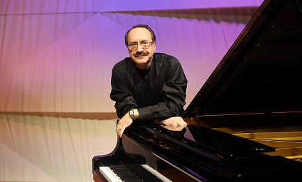 Даниил Крамер, фортепиано 